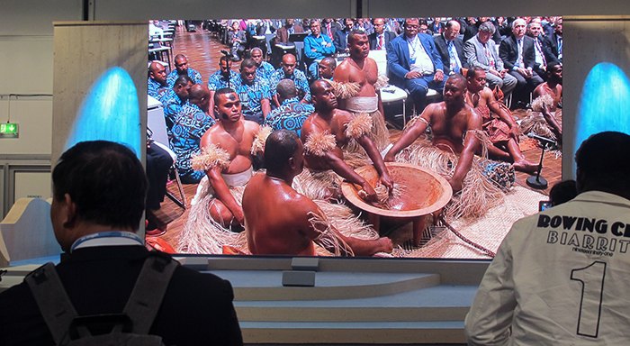 Från öppnandet av COP23 i Bonn i november 2017. Ordförandelandet Fiji lanserade talanoa med traditionell dans och musik.