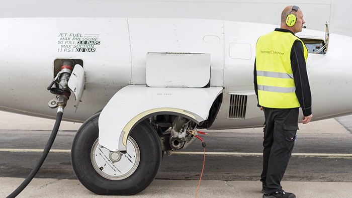 Fueling with biofuel at Swedish airport. Photo: BRA